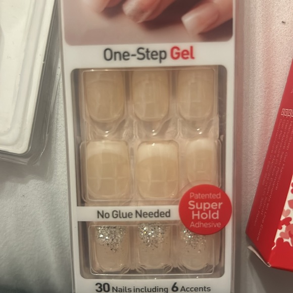 Kiss Valentines Day/French Press Ons - Picture 3 of 3